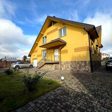 Продам  будинок з гаражем, в гарній локації міста !!! Царське Село !!!