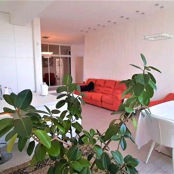 Оренда  2-кімнатної квартири, 197 м² — бульвар Лесі Українки, 76