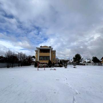 Продам шикарну садибу по Житомирській трасі 15км.від Києва