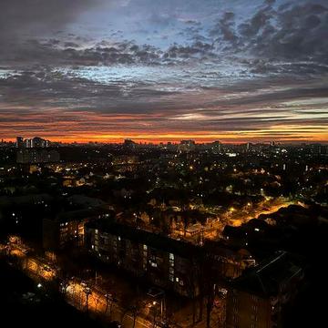 Продам для великої сімї 2к квартиру Нивки Щербаківського 52