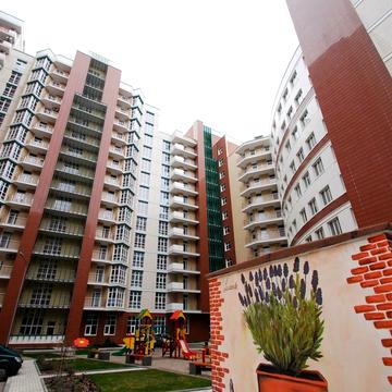 Академіка Філатова вул., 2/1