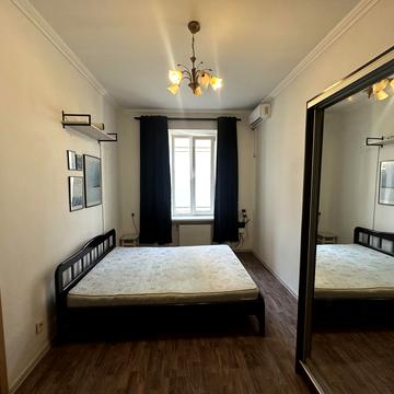 Базарна вул., 3