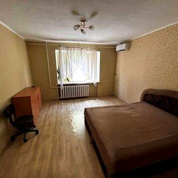 Сдаётся 2х комнатная квартира на ул.Надежды Алексеенко 104