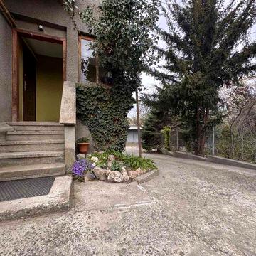 3 к. кв. закритий двір, є паркомісце