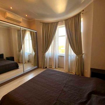 ПРОДАМ велику 1-кімнатну квартиру в Центрі біля парку Шевченка та моря