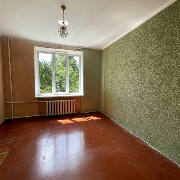 Двокімнатна поруч парку