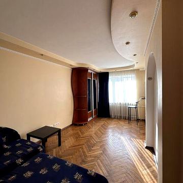 Квартира біля метро