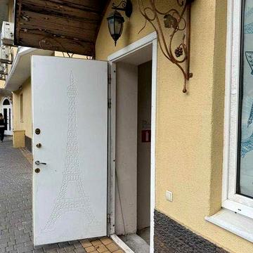 Дворівневий фасад 195 м² на Французькому бульварі- ідеально під бізнес