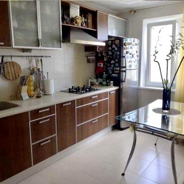 Генерала Петрова. 2 комн. 68 м. Под все программы согласны !