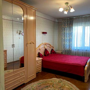 Мілютенка вул., 28