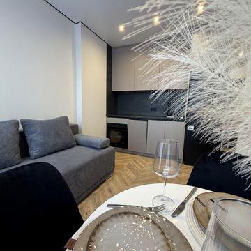 Квартира з дизайнерським ремонтом готова до заселення!