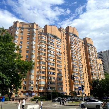 Простора 2-кімнатна квартира з якісним ремонтом вул. Срібнокільська 24