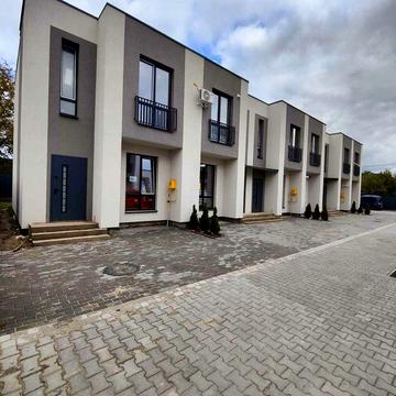 Продам кутовий таун на ближніх Зарванцях