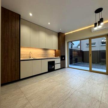 Квартира двокімнатна в новобудові з приватним двориком ЖК Петефі