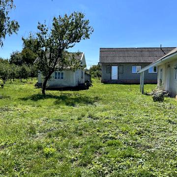 Будинок в центрі села Бузовиця