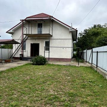 Оренда будинку вул.Коновальця з гаражем та територією!