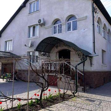 Будинок в смт Микулинці