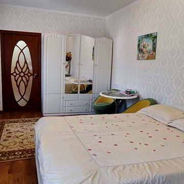 Здається будинок.4 роздільні кімнати.2 санвузли.Меблі.Побутова техніка