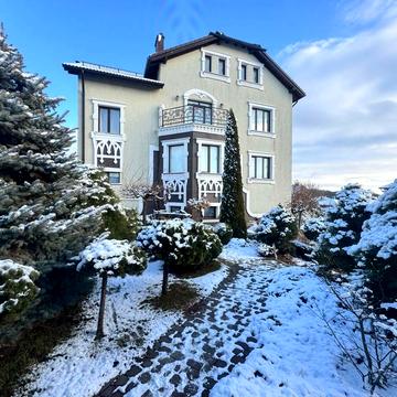 Лесі Українки вул., 12