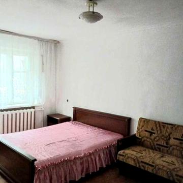 Продам однокомнатную квартиру в жилом состоянии на Космонавтов/Инглези