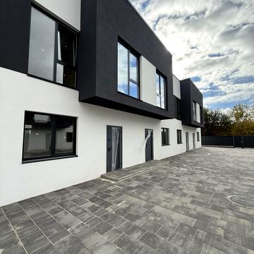 Молодецька, 35