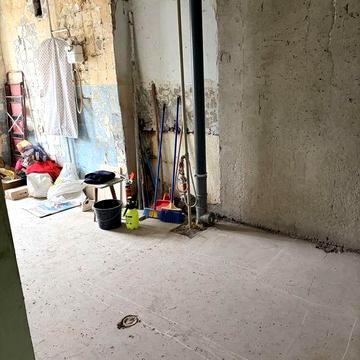 Продам 2-х кімнатну квартиру під ремонт