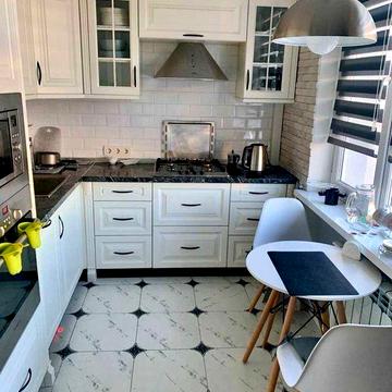 Власник продам 3 ком. , 67 м.кв  метро Студентська Валентинівська 11