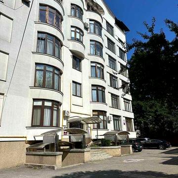 Квартира з ремонтом в обжитій новобудові яка межує з парком Шевченка