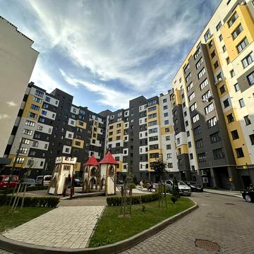 Олександра Довженка вул., 63