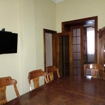 Продам 3-кімн. квартиру 110 м.кв. з супер ремонтом на Українській