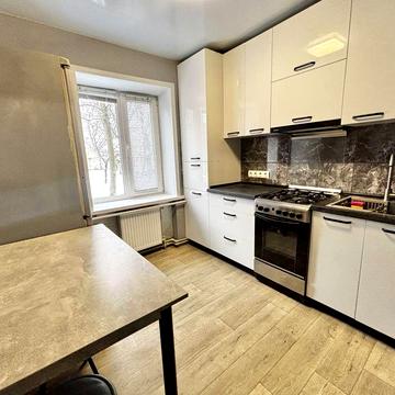 1 кімнатна р-н Новомиколаївка з Газовим Опаленням, меблі та техніка