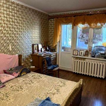 Однокомнатная на Таирова - низкий этаж.