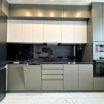 Укомплектована однокімнатна в центрі