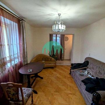 Здається 2-кім квартира з власним подвірям та гаражем (51)