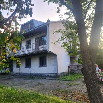 Продаж двоповерхового будинку з мансардою