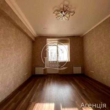 Продаж 2х кімнатної Сталінки з автономкою + ГАРАЖ (96 квартал)