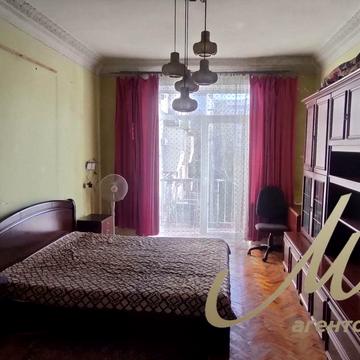 Незалежної України вул. (40 років Радянської України), 76