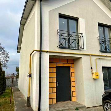 Продаж котедж 3 кімнати з газовим опаленням та міськими комунікаціями