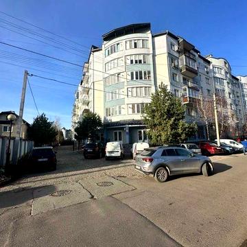 Двокімнатна квартира в цегляному будинку в центрі міста