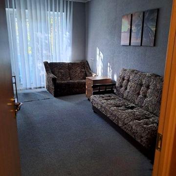 Продам 4-кімнатну квартиру на Харківській, 3