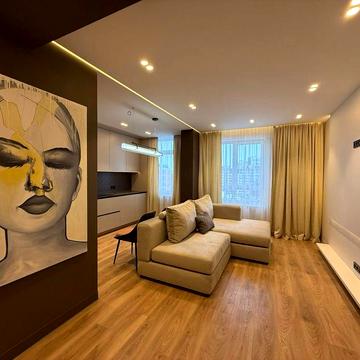 Продається  3 кімнатна квартира в центрі