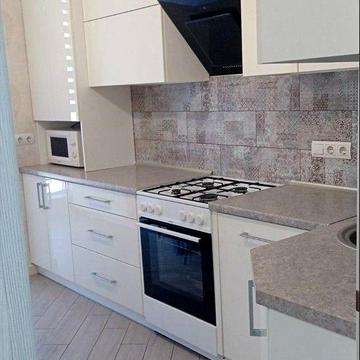 Джерельна вул., 12