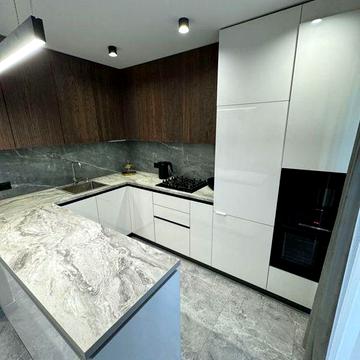 Пропонуємо вам 3х кімнатну квартиру в центрі з сучасними ремонтом!