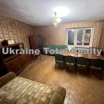 ПЕЧЕРСЬК! м. Звіринецька 5хв! 2к квартира під ремонт! Вул Бастіонна 1