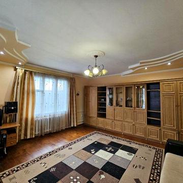 Будинок в центрі м.Коломиї на зем.ділянці 8сотих