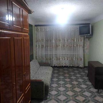 Продам 1 к. кв. гостинного типа м. Армейская 5 мин ,ул. Ощепкова.
