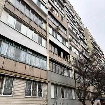 Продаж 1 кімнатної під ремонт Рокоссовського 10