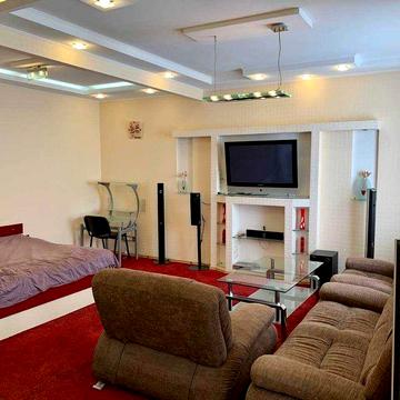 Сдам 1 комнатную квартиру в центре города , возле метро Университет