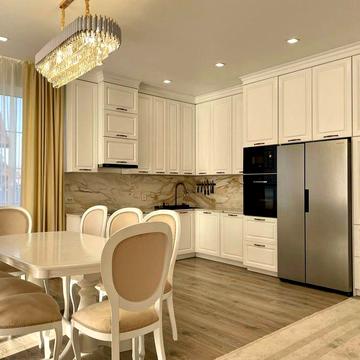 Продам будинок неподалік міського озера!