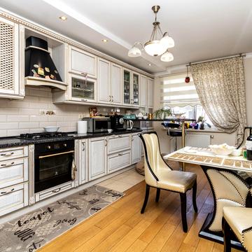 Володимира Івасюка вул., 11